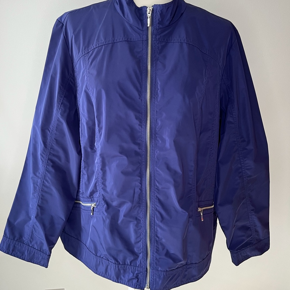 Chicos size 3 Zynergy lightweight dark blue front zip jacket with nice detail